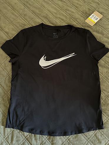 stradivarius s: NIKE One Swoosh Dri-FIT Short Sleeve Top vel. S NOVO
HJ — 4