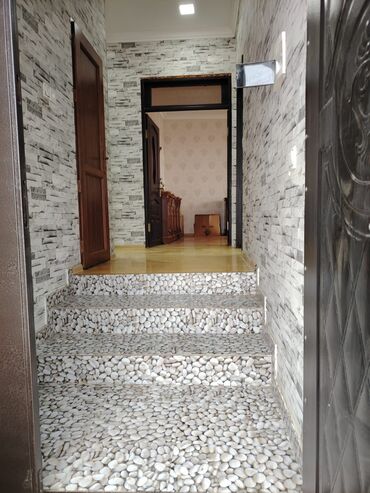 Həyət evləri və villaların satışı: Ev Qum adadi, Zığ bağlari, Samir Əliyev küçəsindədir. 1.8 sotda 2 — 9