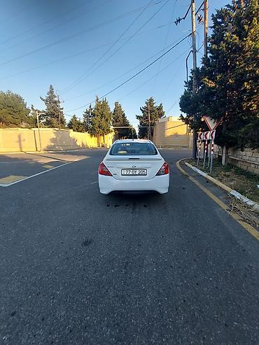 ucuz masin satişi: Nissan Sunny sedan – ağ rəng, AZ nömrə nişanı ilə. Şəhər üçün — 2