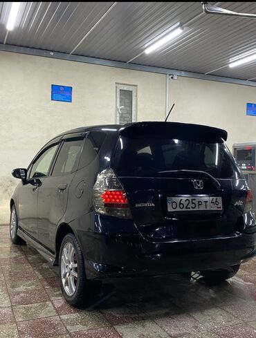 хонда сивик леви руль автамат хежибек серебристый: Honda Fit: 2005 г., 1.3 л, Вариатор, Бензин, Хэтчбэк