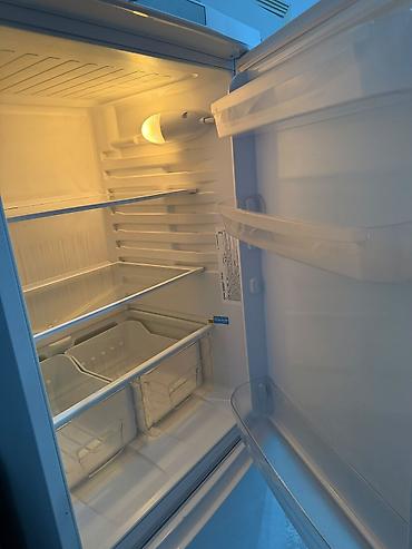 Техника для кухни: Холодильник Indesit, двухкамерный, белый, с нижней морозильной — 4