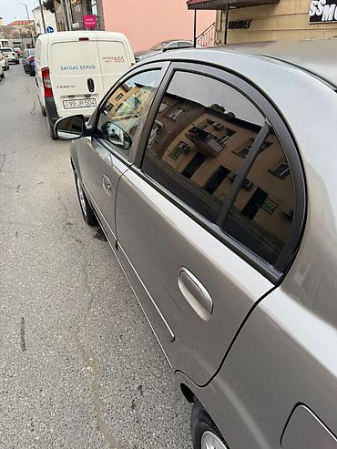 07 2010: Kia Rio: 1.4 l | 2010 il Sedan — 4