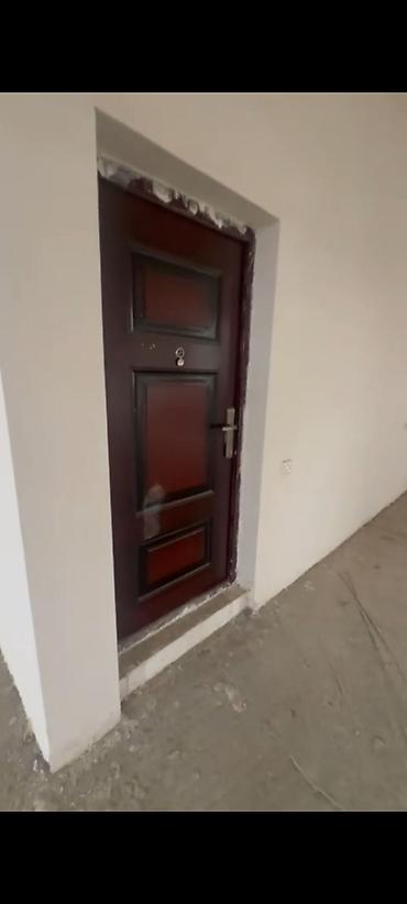 mansarli heyet evleri: Satılır: 3 mərtəbəli, mansardlı çoxmərtəbəli yaşayış/binə — 8