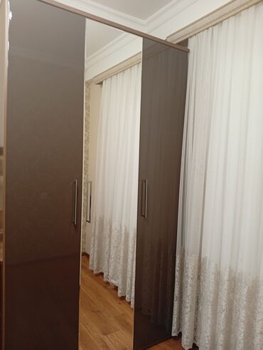 Dolablar: İşlənmiş, Açılan, 3 qapılı Düz dolab, Qarderob, paltar dolabı