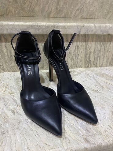 Женская обувь: Размер: 38, цвет - Черный, Б/у