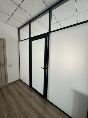 Офисы: Сдадим помещение под офис 15 метров. На 10 этаже бизнес центра