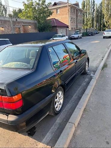 Унаа: Volkswagen Vento: 1993 г., 1.8 л, Кол менен иштөөчү, Бензин, Седан — 2