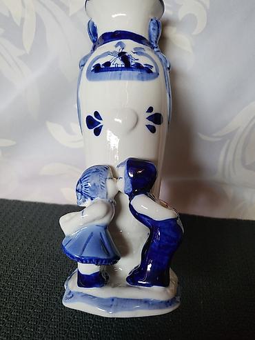 Ostali kućni dekor: Vaza holandski delft,rucno oslikana pa glazirana iz 70ih.g. Vaza je — 2