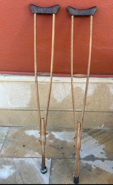 Медицинское оборудование: Taxta qoltuqağacı dəsti - Material: bərk taxta karkas - Üst hissə