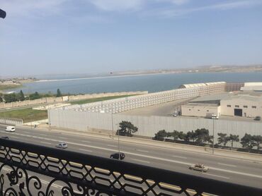 Uzunmüddətli kirayə mənzillər: Nərimanov metrosuna yaxin 14 mertebeli binanın 7-ci mərtəbəsində — 8