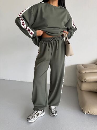 Kompleti: Kompleti oysho materijal 3500 din
Vel:S,M,L
Duzina 115 cm — 8