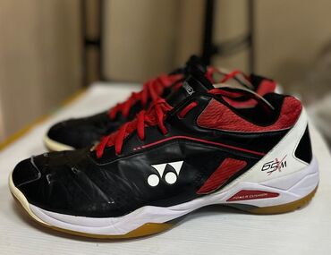Кроссовки и спортивная обувь: В продаде кроссовки для зала. секонд хенд Сокулук. состояние нового — 9