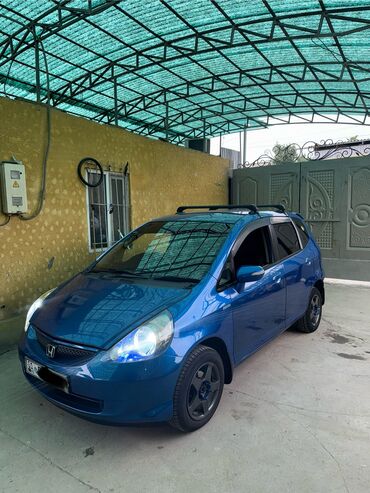 Продажа авто: Honda Fit: 2004 г., 1.5 л, Вариатор, Бензин, Хэтчбэк