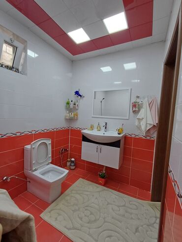 Həyət evləri və villaların satışı: Satılır: həyət evi - 2 mərtəbəli, bütöv hasarlı həyət evi - Küçə — 6