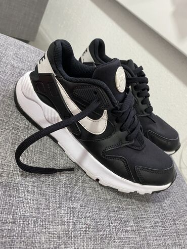 zenske cizme broj 43: Nike, 37.5, color - Black