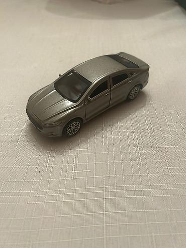 Metall miniatür avtomobil modeli – sedan tipli, gümüşü rəngdə lalafo.az -da Metall miniatür avtomobil modeli – sedan tipli, gümüşü rəngdə