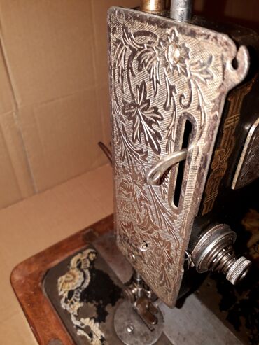 Qədim tikiş maşınları: Qədimi tikiş maşını "Qosşveymaşına" satılır.SSRİ 1923-25 illər.İşlək — 7