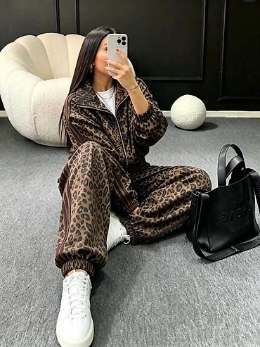 tedy duks: 08. Komplet trenerka
Animal print
4.000 dinara H — 1