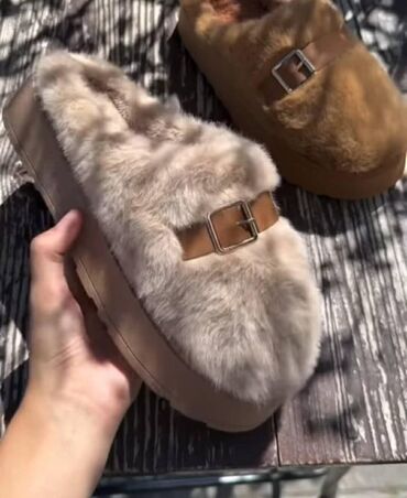 Papuče: Papuce 
36-41
2200 din
sdo — 16