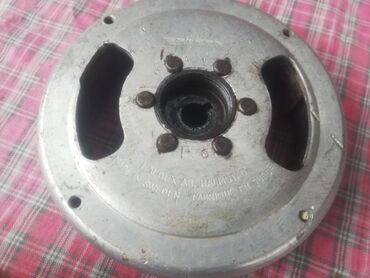 Ostali motocikli i skuteri: Beli magnet za t11 
Za osovinu radilice 10 mm
Cena fixsna 
Ispravano  — 6
