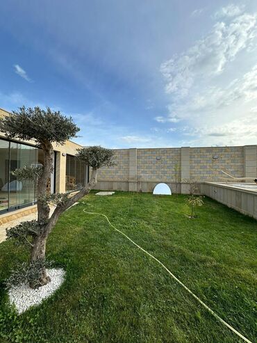 Hovuzlar: Hovuz olan həyət evi. Ərazidə istirahət üçün günəş çarpayıları, stol — 7