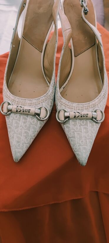 Salonke: Salonke, Dior, 37.5 — 16