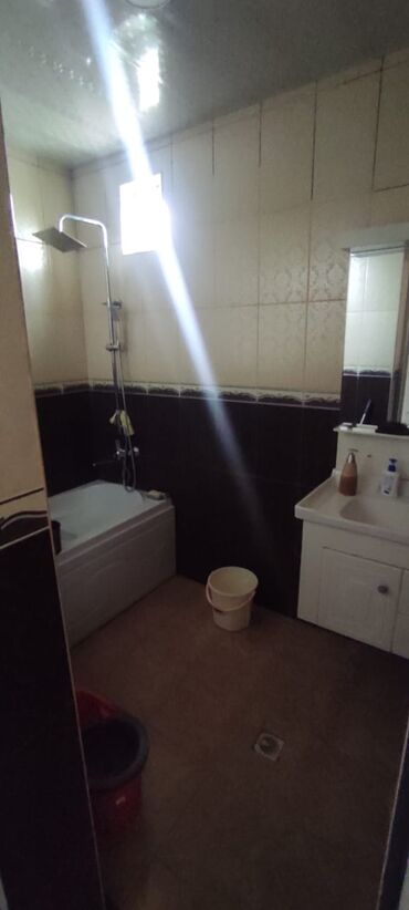 Həyət evləri və villaların satışı: Xəzər rayonu Buzovna qəsəbəsində ümumi sahəsi 9 sot kupçalı 3 otaqlı — 12