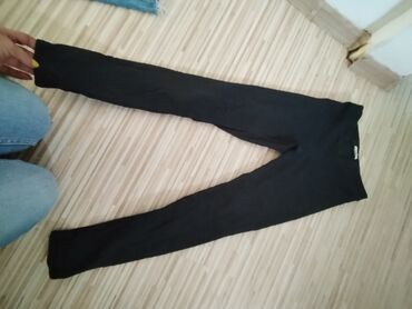 lakovane pantalone: S (EU 36), M (EU 38)