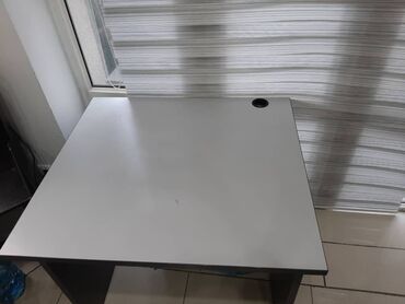 Продаю писменый стол серый(утолщенный полностью ) 70высота 85длинна