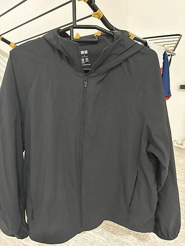 Куртки: Легкая ветровка Uniqlo Blocktec) - Цвет: черный - Материал: тонкая — 1
