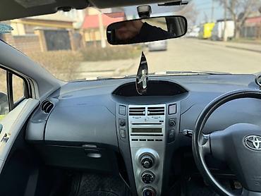 Toyota: Toyota Vitz: 2005 г., 1 л, Вариатор, Бензин, Хэтчбэк — 4