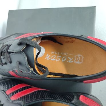 Кроссовки и спортивная обувь: Кроссовки из натуральной кожи 
с перфорацией ( отверстия сбоку) — 10