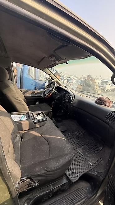 Унаа: Hyundai Starex: 2001 г., Кол менен иштөөчү, Дизель, Вэн/Минивэн — 4