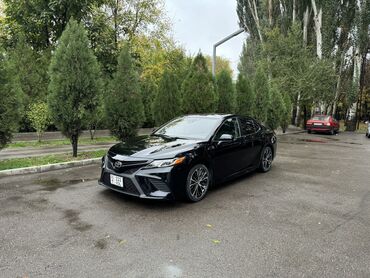 BMW: Toyota Camry: 2018 г., 2.5 л, Автомат, Бензин, Седан