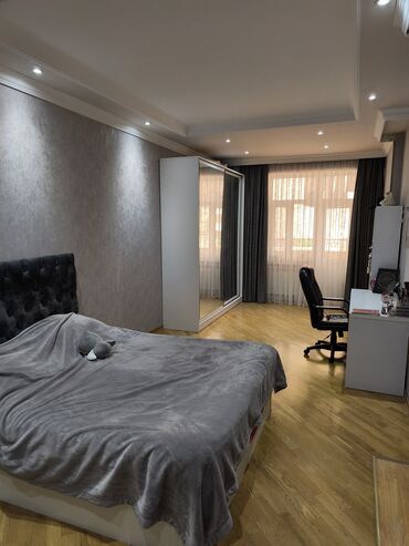 Uzunmüddətli kirayə mənzillər: Geniş və işıqlı mənzil Satilir - Planlama: geniş dəhliz, böyük yataq — 20