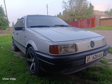 Volkswagen: Volkswagen Passat: 1989 г., 1.8 л, Механика, Бензин, Седан