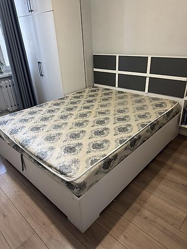 оригинал вещи: Двуспальная кровать, Б/у, С матрасом, длина - 200 см — 2