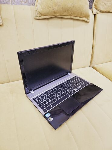 HP: Acer 15.6 ", Intel Core i5, 512 GB