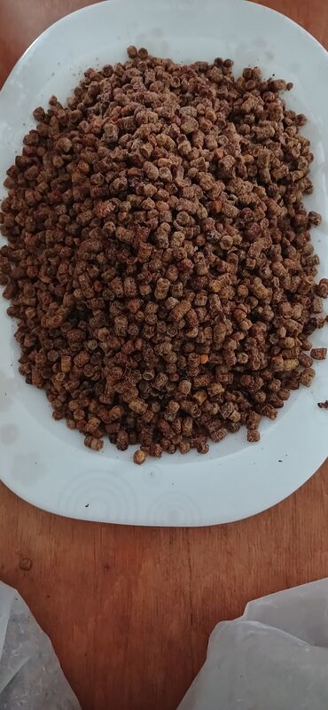 Digər qida məhsulları: ARI ÇÖRƏYİ ( GÜLƏM) Arı məhsulu Tərkibi: 1. Çiçək tozu əsasən; 2. arı — 3