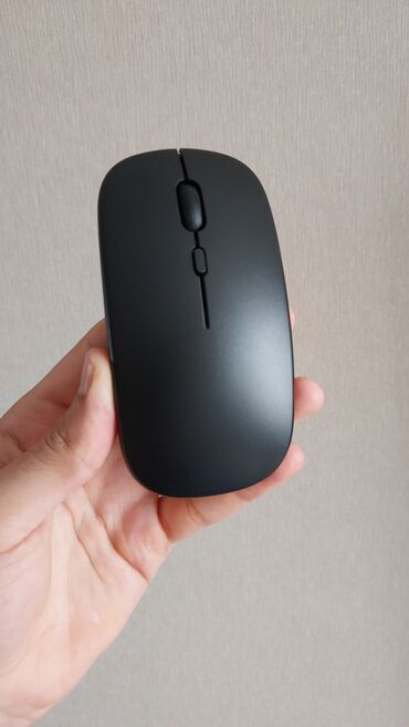 Mauslar: 2.4 GHz bluetooth mouse. Simsizdir, yığcam dizaynı ilə fərqlənir və