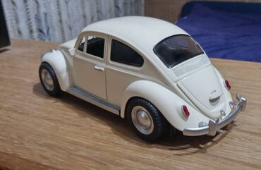 Igračke: Novi veliki metalni model VW Bube. Otvaraju mu se sva vrata vozačeva — 4