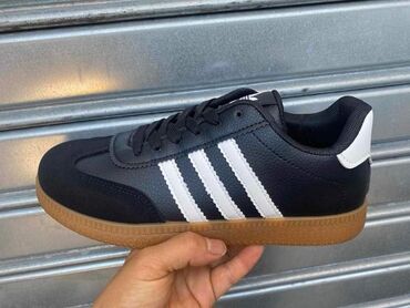 tn bele zenske: Adidas, 41