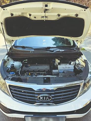man sat: Kia Sportage: 2 l | 2011 il Ofrouder/SUV — 6