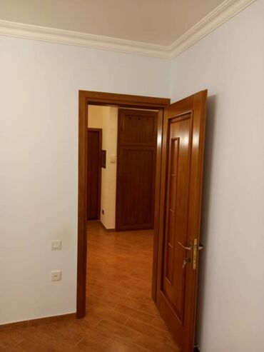 Ofislər: Gənclik metrosunun yaxınlığında yerləşən 125 kv sahəsi olan təmirli — 6