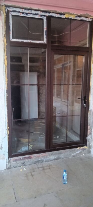 Plastik qapılar: PVC vitraj qapı-pəncərə sistemi - Material: tünd ağac rəngində PVC — 6