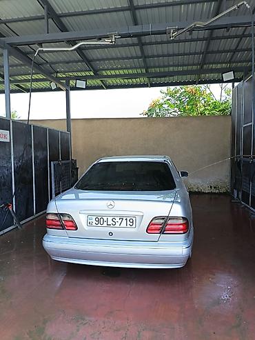 Mercedes-Benz: Mercedes-Benz E-Class: 2.4 l | 2000 il Sedan — 3