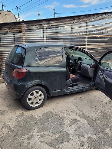 салон т5: Toyota Yaris: 2001 г., 1.3 л, Автомат, Бензин, Хэтчбэк — 8