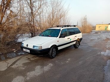 фольцваген пассат b 3 1993г: Volkswagen Passat: 1992 г., 1.8 л, Механика, Бензин, Универсал
