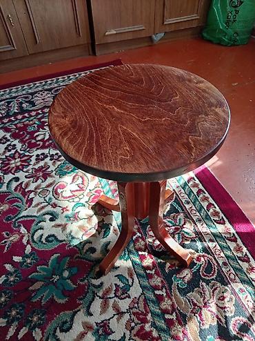 Dairəvi taxta kofe/çay masası - Material: tam ağac (cəlbedici ağac