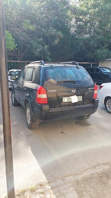 hundai tukson: Hyundai Tucson, qara rəng, 5 qapılı SUV. İli 2006-nın sonu(2007 — 8